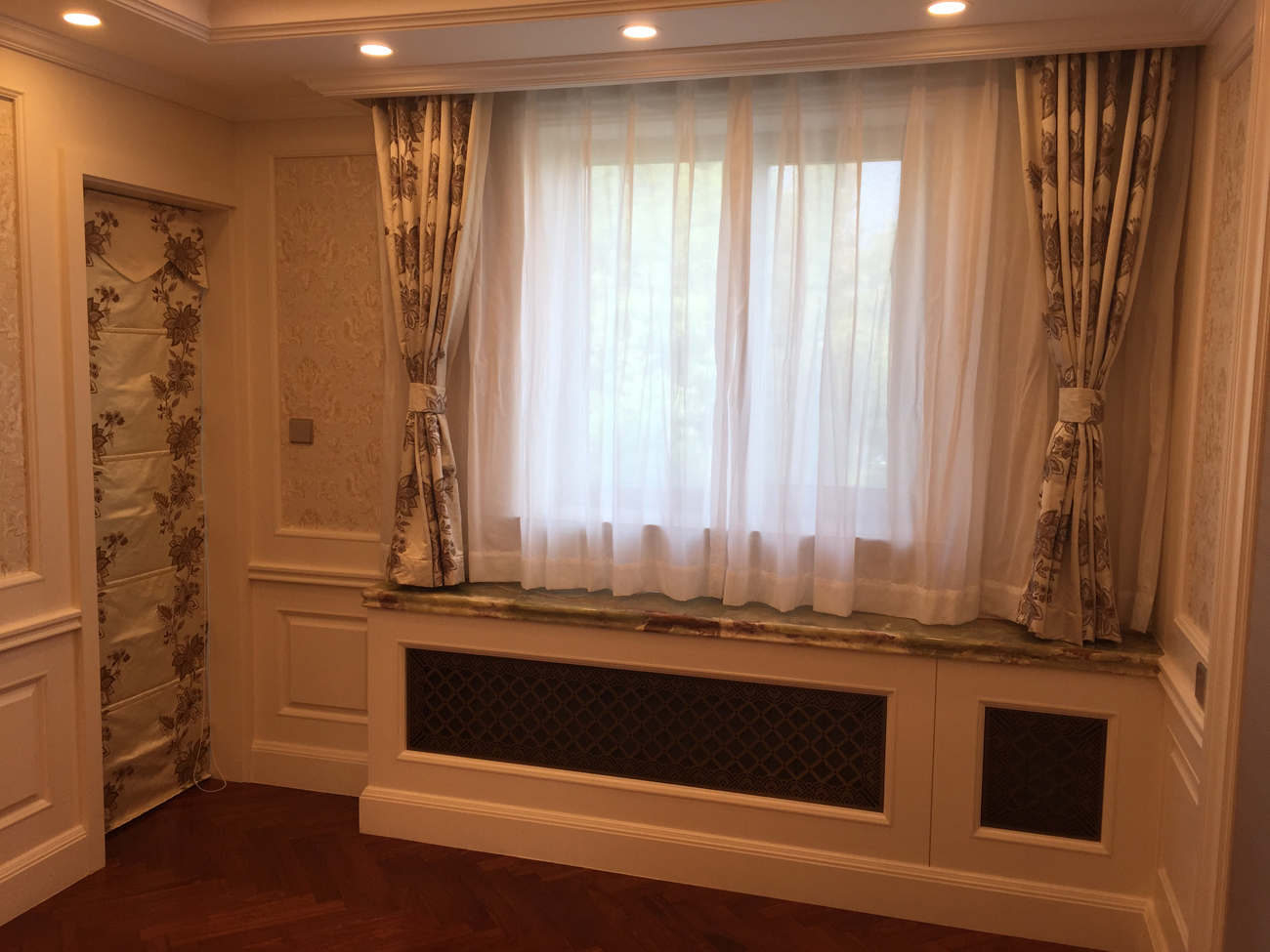 上?；适冶ぞ频旯ⅲù笕A店）窗簾工程